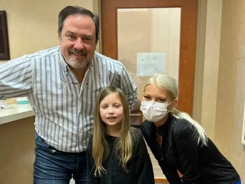 orthodontist marryville staff and doctor with kid